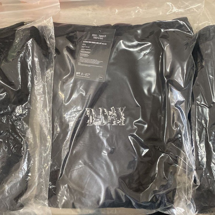 rossydimitri's tweet photo. Official Hoodie Dday Jakarta 2023.
Official Price 1.050.000. Limited stock and size.
#MerchandiseBTSOriginal #SUGA_AgustD_TOUR_in_Jakarta #MerchandiseSuga #DDay #AgustD #BTSARMY #BTSarmyindonesia #ARMY #Armyindonesia #GuitarpicksetSUGA #TshirtDday https://t.co/wluhPduxyI