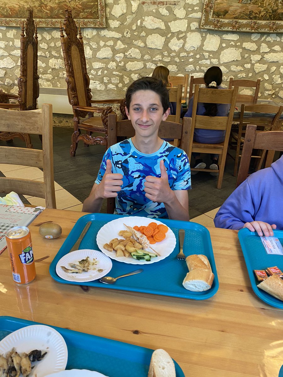 Frogs legs and Snails for tea! They were a hit! <a href="/ManorAdventure/">Manor Adventure</a> <a href="/dwryfelin/">@dwryfelin</a> 🐸🐌 #frenchcuisine #escargots #cuissesdegrenouille #france2024 #dyfmfl #frenchimmersion