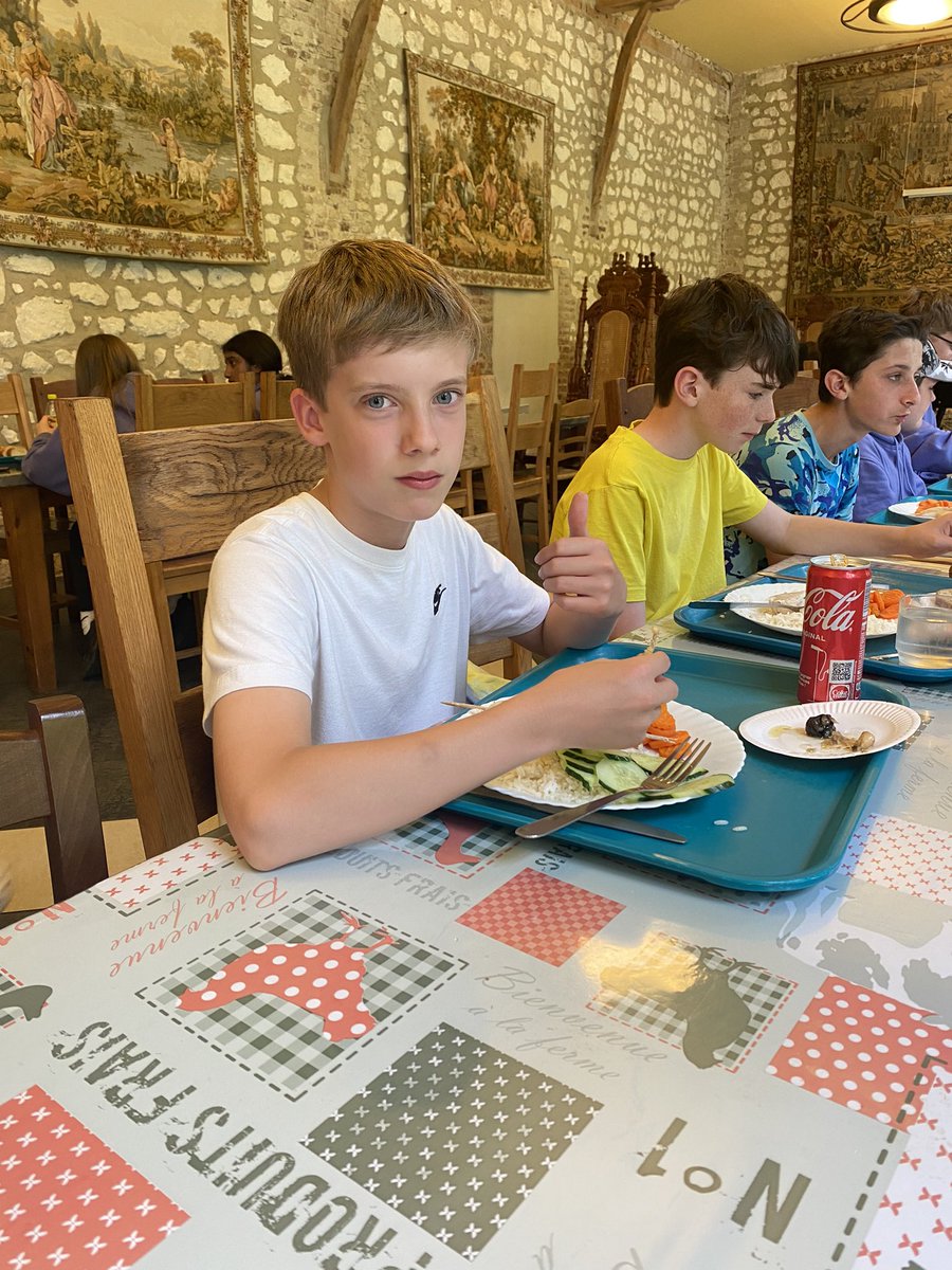 DyfMfl's tweet photo. Frogs legs and Snails for tea! They were a hit! @ManorAdventure @dwryfelin 🐸🐌 #frenchcuisine #escargots #cuissesdegrenouille #france2024 #dyfmfl #frenchimmersion https://t.co/Emb5Ve0018