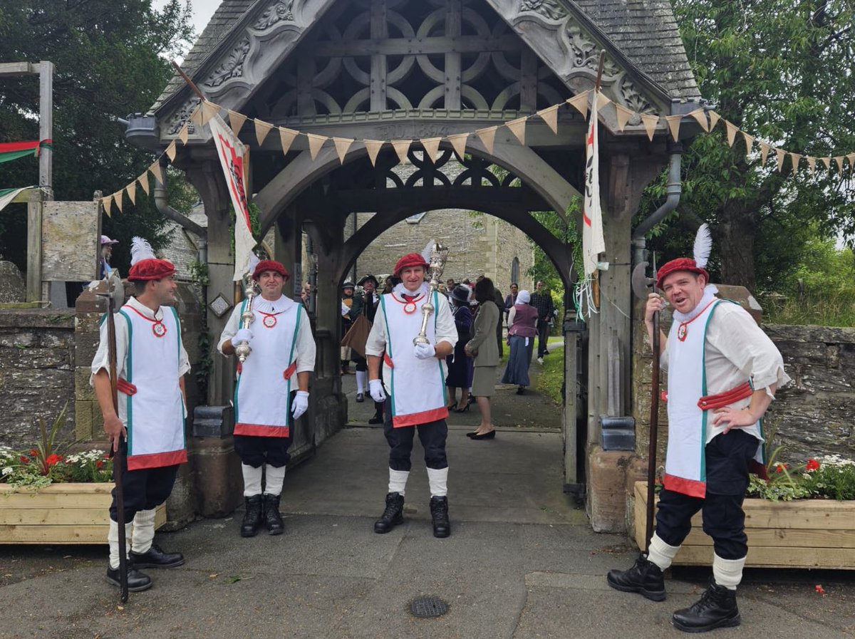 Crews donned a new/old uniform to lead the 450th Bishops Castle Charter Fair Anniversary Parade this morning

A fantastic event. Many thanks to the organisers and all involved. 

#CommunityEngagment