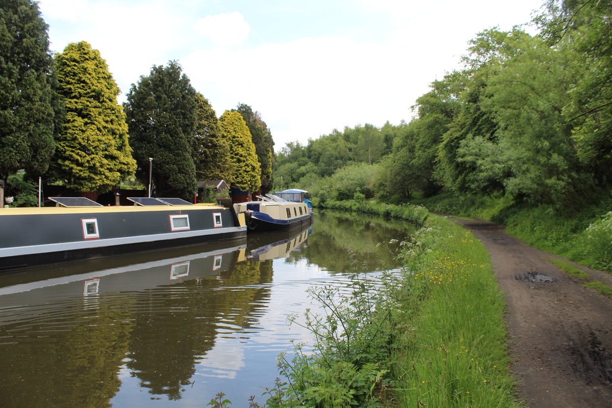 BridgesCanal's tweet photo. Crooke Bridge No 47 to Grimshaws Bridge No 48 .. Leeds & Liverpool Canal #Crooke #Lancashire @CanalRiverTrust @CRTNorthWest @CRTBoating #KeepCanalsAlive #LifesBetterByWater https://t.co/L2VUjb8i1S