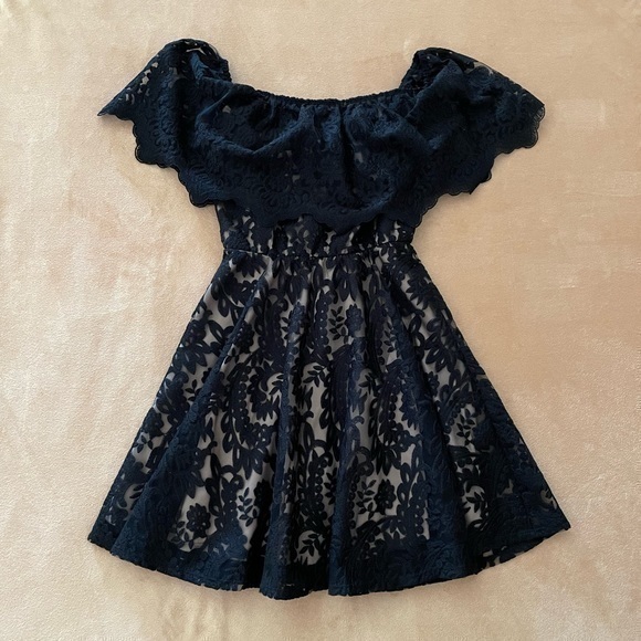 TheGCrew1's tweet photo. So good I had to share! Check out all the items I'm loving on @Poshmarkapp from @Hemmos_Girl_ #poshmark #fashion #style #shopmycloset #elle: https://t.co/02J7yquQvV https://t.co/krrwL1HA7M