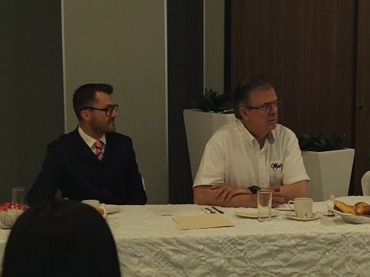 polodelara's tweet photo. Gracias a @JCNatale por la atención a este encuentro de @m_ebrard con Directores de medios de comunicación en Puebla en su visita,muy interesante el tema de propuestas @OficialEspiral @PartidoMorenaMx @FactorRadioPue @nolasco_arianna @alex_surak https://t.co/rll9dMU0sH