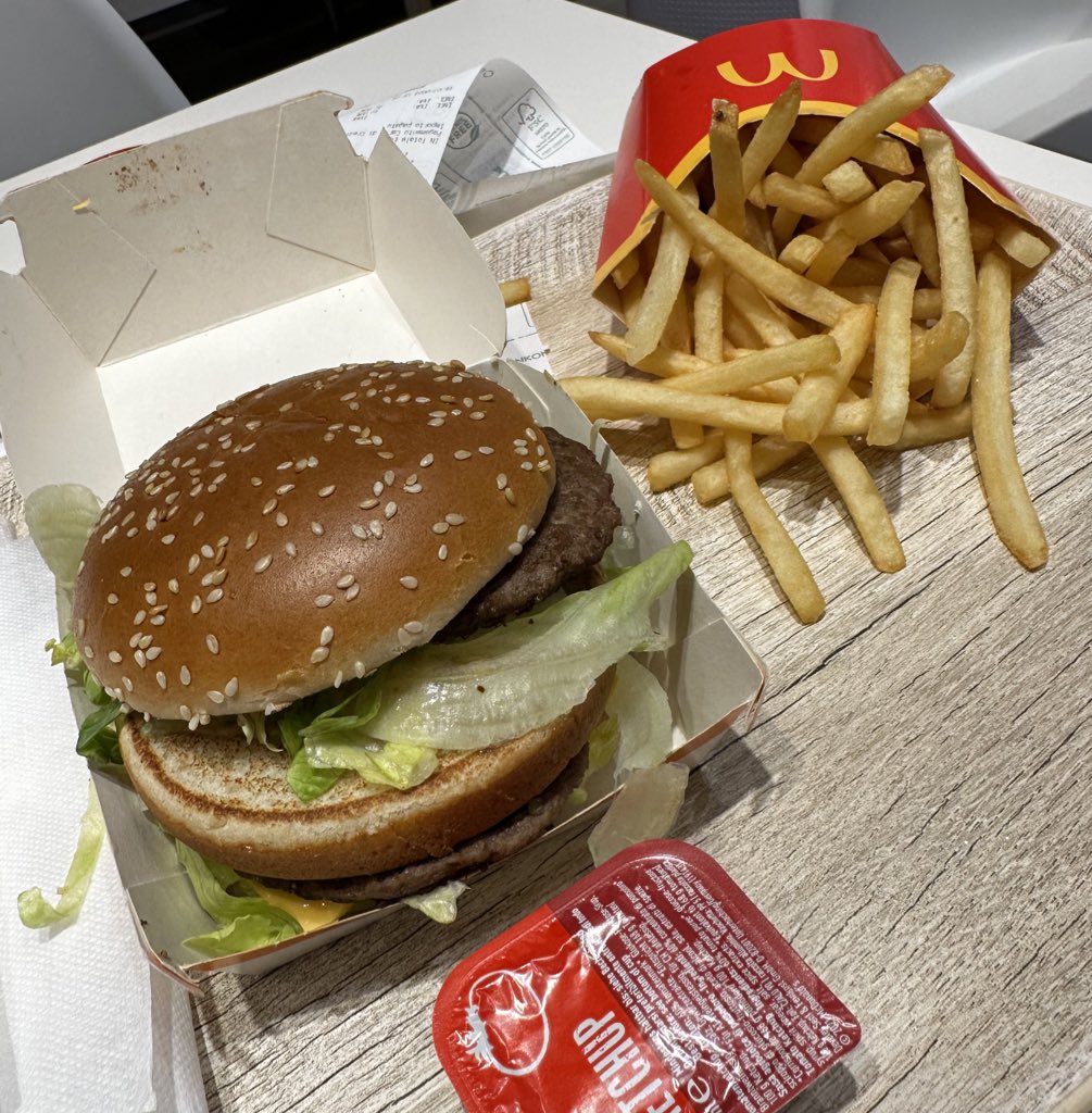 ianmiles's tweet image. What would you eat instead of this?