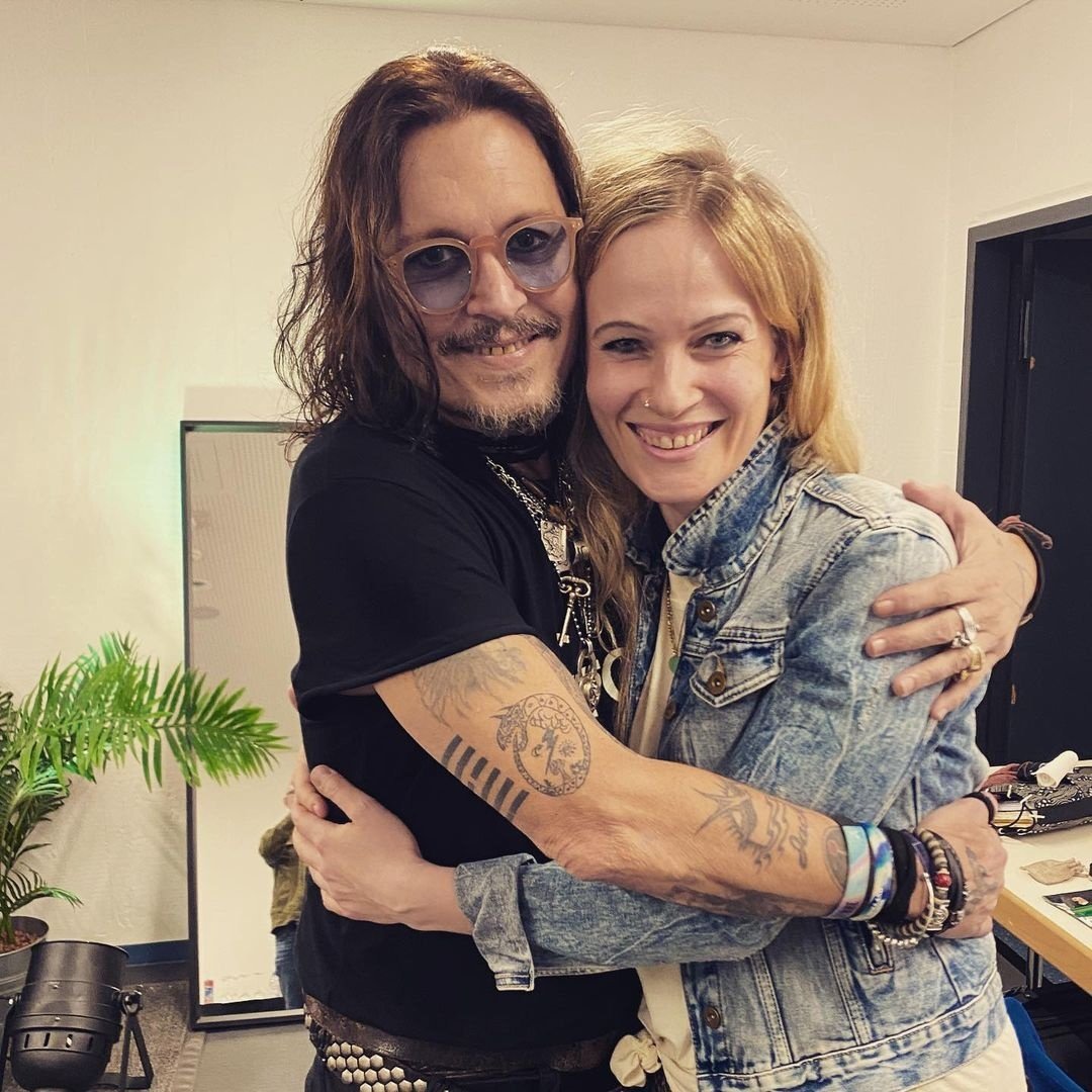 Pleasant_Meadow's tweet photo. Remembering good times together w/ #JeffBack @jeffbeckmusic -- #JohnnyDepp & #AnikaNilles @AnikaNilles was the #drummer during last year's Beck/Depp tour. Anika visited the #HollywoodVampires tour stop in Stuttgart, Germany. 7.15.23.
claus hessler https://t.co/m2E26WKKht