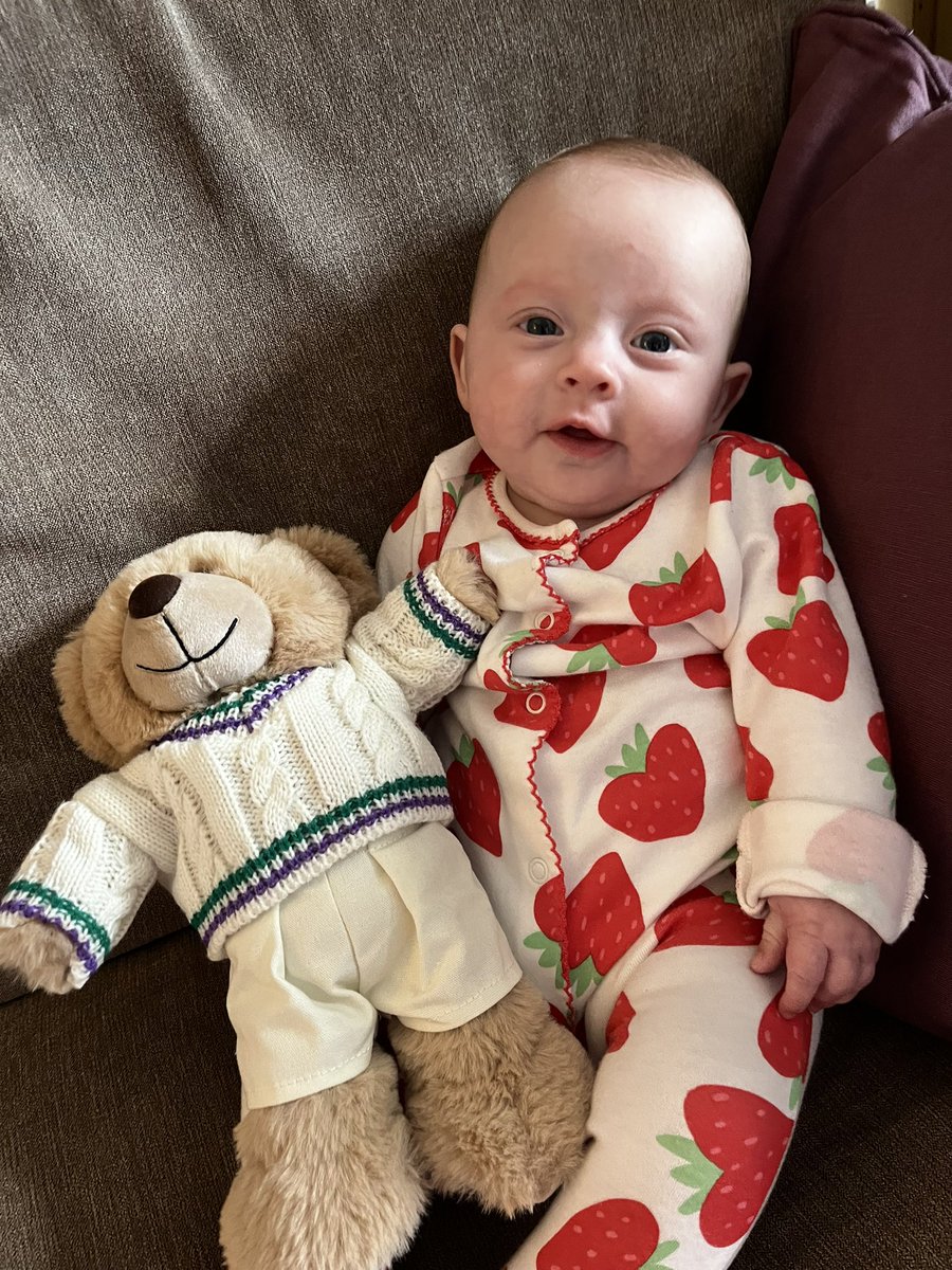 Ffionhs's tweet photo. Mati &amp; Wimble ready for Set 5 @Wimbledon 🍓🎾 https://t.co/jgtTJEebhl