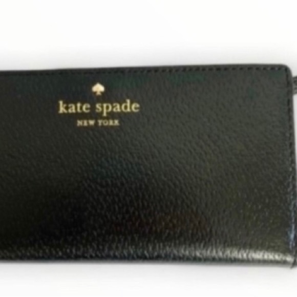 So good I had to share! Check out all the items I'm loving on <a href="/Poshmarkapp/">Poshmark</a> #poshmark #fashion #style #shopmycloset #keen #michaelkors #katespade: posh.mk/dlc8k7TcuBb