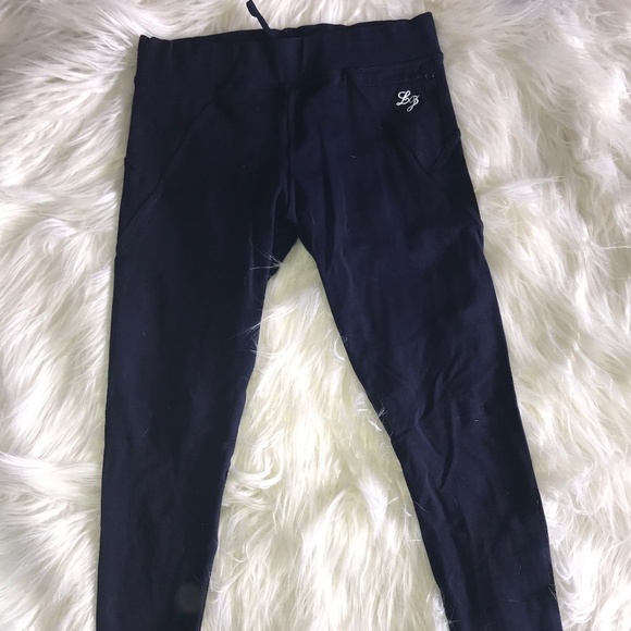 Naea33's tweet photo. So good I had to share! Check out all the items I'm loving on @Poshmarkapp #poshmark #fashion #style #shopmycloset #scarlett #bcbgmaxazria #lornajane: https://t.co/Xlb1QjzA5F https://t.co/F5N4EBaPhq