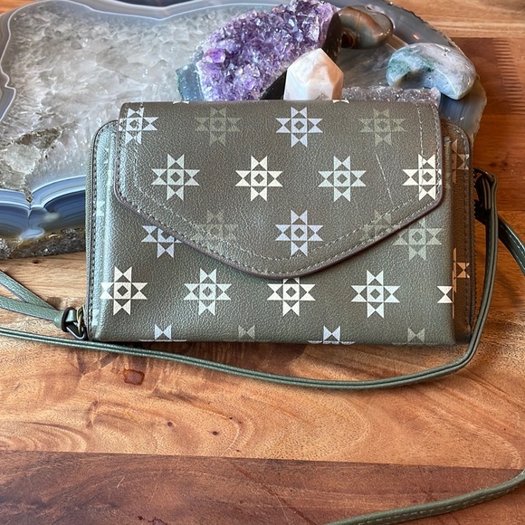 InnovativeLand1's tweet photo. So good I had to share! Check out all the items I'm loving on @Poshmarkapp from @BrookeHansen #poshmark #fashion #style #shopmycloset #levenger #dockers: https://t.co/6DYk9V7efs https://t.co/mDWdhBQG7G