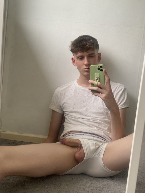 Conor Davis 🌱🔞 - see it? 🙈😈 https://t.co/64d6TAiQ8j