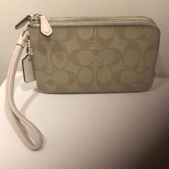 So good I had to share! Check out all the items I'm loving on <a href="/Poshmarkapp/">Poshmark</a> #poshmark #fashion #style #shopmycloset #cynthiarowley #nfl #coach: posh.mk/VZ8d4b5cuBb