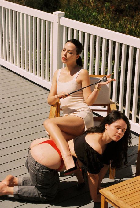 some people have the best luck ?‍? (me)  / /  blessed to be @DominatrixIris ‘s  footrest   ? https://t