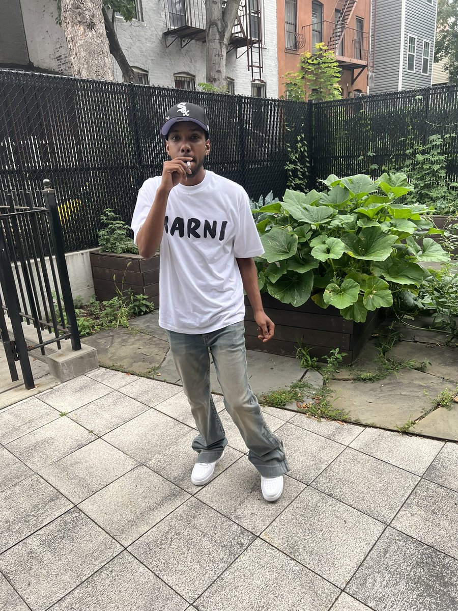 Bino___B's tweet photo. I GOT RAP MONEY. I DONT EVEN RAP. 💰 https://t.co/Kqr7pn6eZO