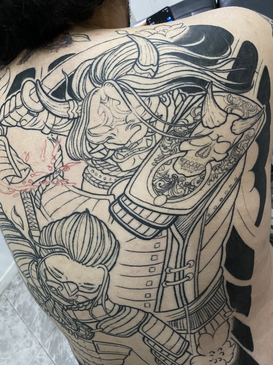 ShikuMacabre's tweet photo. Sigo hoy con la espalda de Pablo, que es más grande que yo así que estaremos un buen rato 💪🏻 ánimos para él! https://t.co/2Y2cjBqsnj