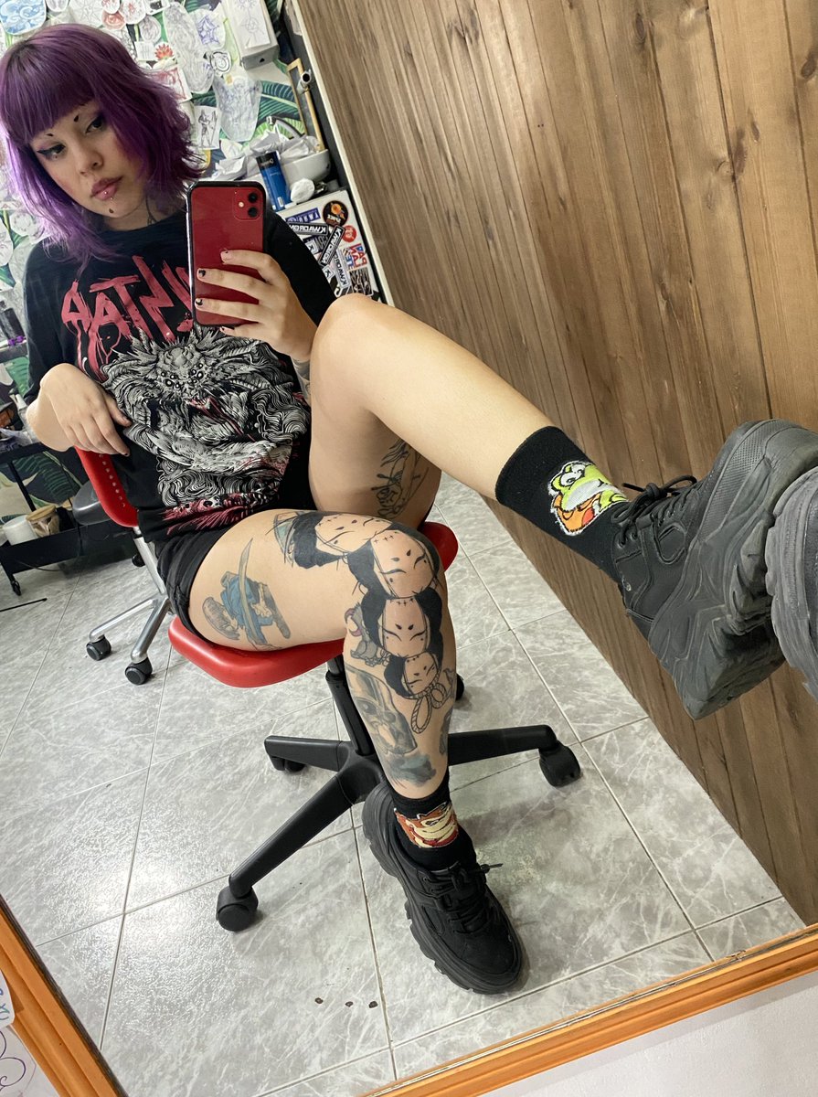 ShikuMacabre's tweet photo. Sigo hoy con la espalda de Pablo, que es más grande que yo así que estaremos un buen rato 💪🏻 ánimos para él! https://t.co/2Y2cjBqsnj
