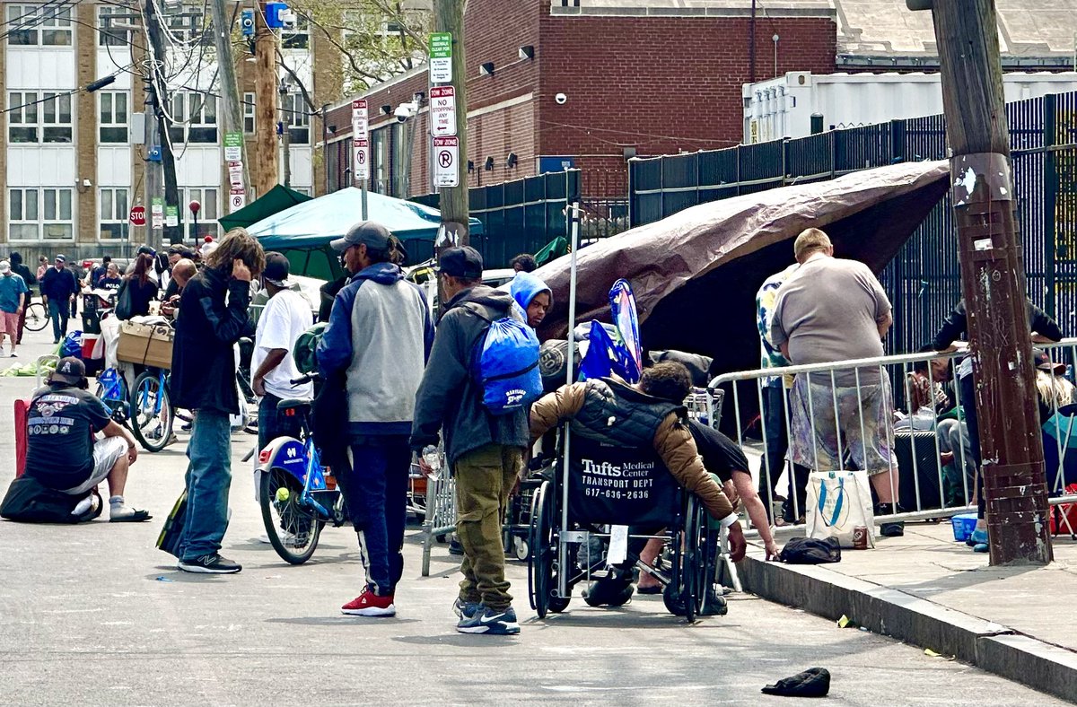 BostonPatrolmen's tweet photo. While recovering 2 guns, a knife and a machete at Mass/Cass, BPD Officers had to take evasive action to avoid the hundreds of open, uncapped, disease-filled hypodermic needles. Said one officer, “It’s ridiculous. A first-responder’s gonna get hurt. The city should be ashamed.” https://t.co/ugtkco1Jsa