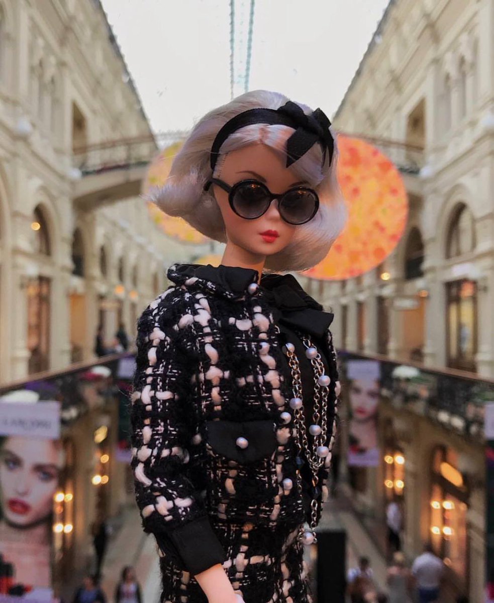 cockloft_'s tweet photo. Я, как самопровозглашённый
эксперт Барби, хочу рассказать о коллаборациях бренда с модными домами, результат которых мне посчастливилось иметь в своей коллекции. Коллабы были либо удачными, либо не очень, но судить вам. Поехали https://t.co/nSjHdMjwNA