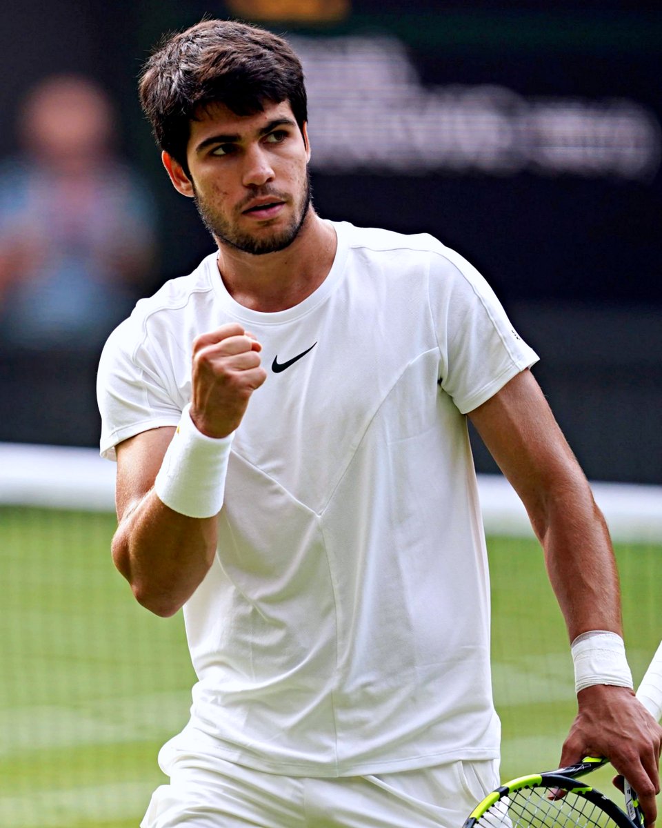 Carlos Alcaraz derrota Djokovic em cinco sets e, aos 20 anos, conquista Wimbledon pela primeira vez 🌟