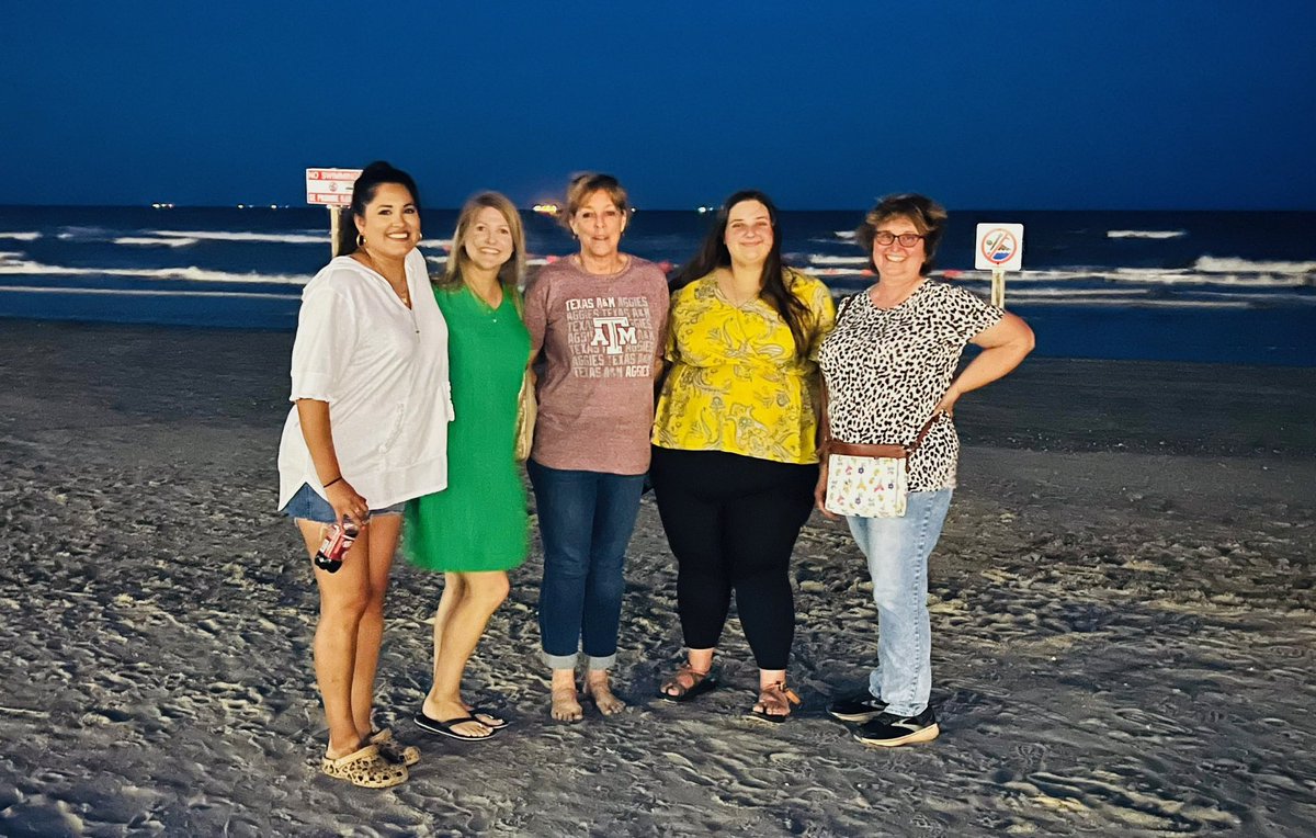 karatfiolek's tweet photo. @AlaneAdamsBooks I think I only ever hear shop!! My teacher friends and I are bonding at the beach! Please sprinkle this third year teacher who has had to move classrooms three times and has to start new again!! My list is registered!!

https://t.co/zch0sW1wdZ https://t.co/I0swqbRQgW