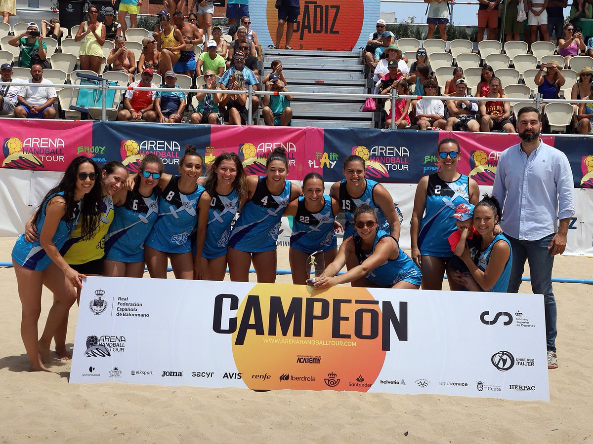 ArenaHandballT's tweet photo. 📸 OS DEJAMOS LAS FOTOS DE LOS GANADORES 

🥹 Acaba de terminar y ya echamos de menos el ambientazo del #Arena1000Cádiz https://t.co/kwp5fuB02B