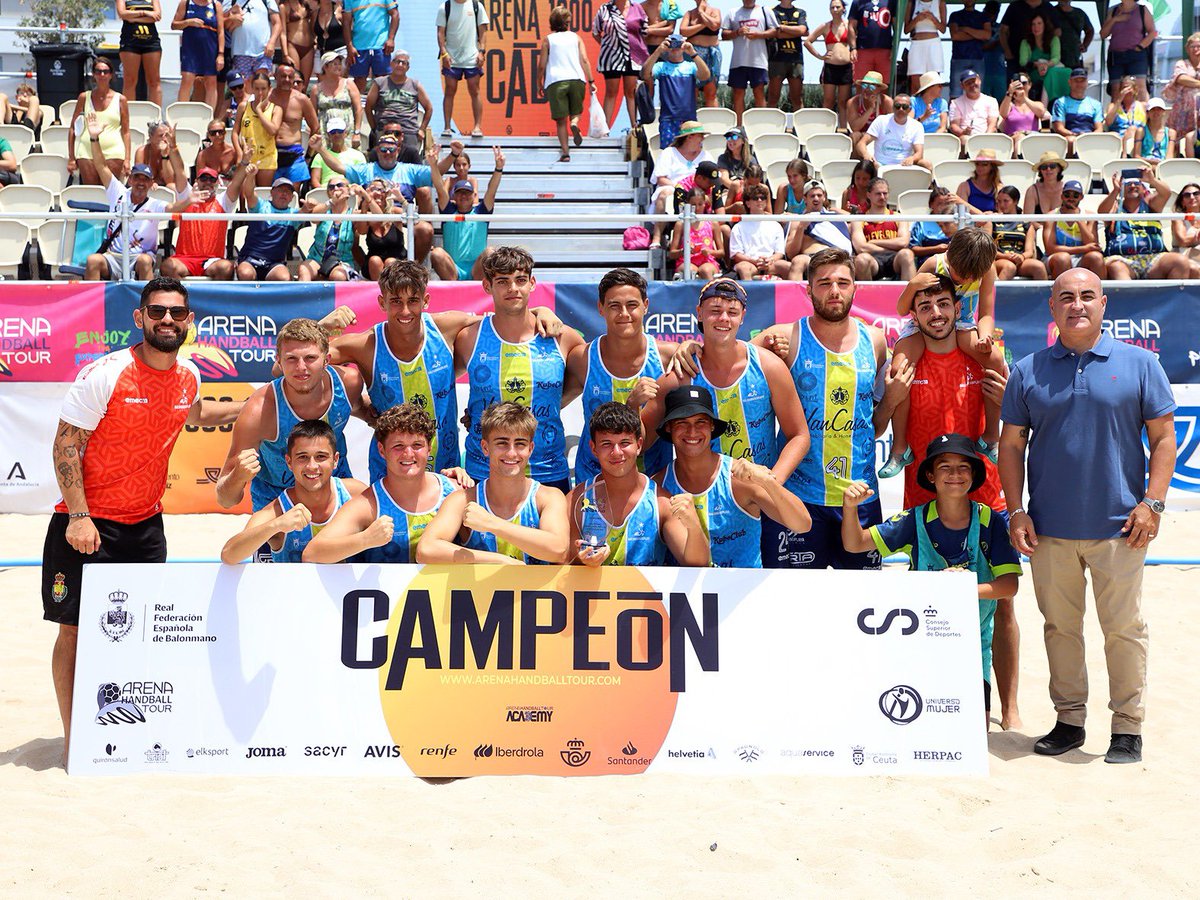 ArenaHandballT's tweet photo. 📸 OS DEJAMOS LAS FOTOS DE LOS GANADORES 

🥹 Acaba de terminar y ya echamos de menos el ambientazo del #Arena1000Cádiz https://t.co/kwp5fuB02B