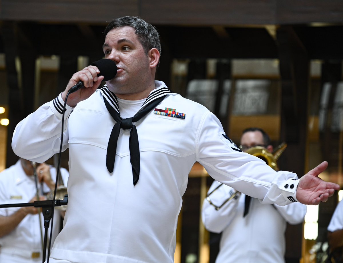 NAVSOUS4THFLT's tweet image. Sailors from the @FleetForcesBand perform at Centro Comercial La Serrenzuela in Cartagena, Colombia during #UNITASLXIV. Hosted by @ArmadaColombia UNITAS is the world’s longest running maritime exercise, featuring approximately 7,000 people from 20 partner nations.
