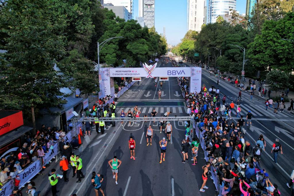 21KCDMX's tweet photo. 📸 Que bonito es lo bonito, más si se trata de nuestro Medio Maratón de la Ciudad de México @BBVA_Mex 2023. https://t.co/A5aU2Rf9Dh