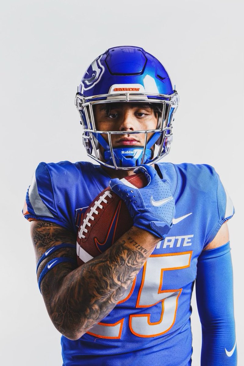 KadenDudleyy's tweet photo. Year 2💙 @BroncoSportsFB https://t.co/lxrNuHj9od