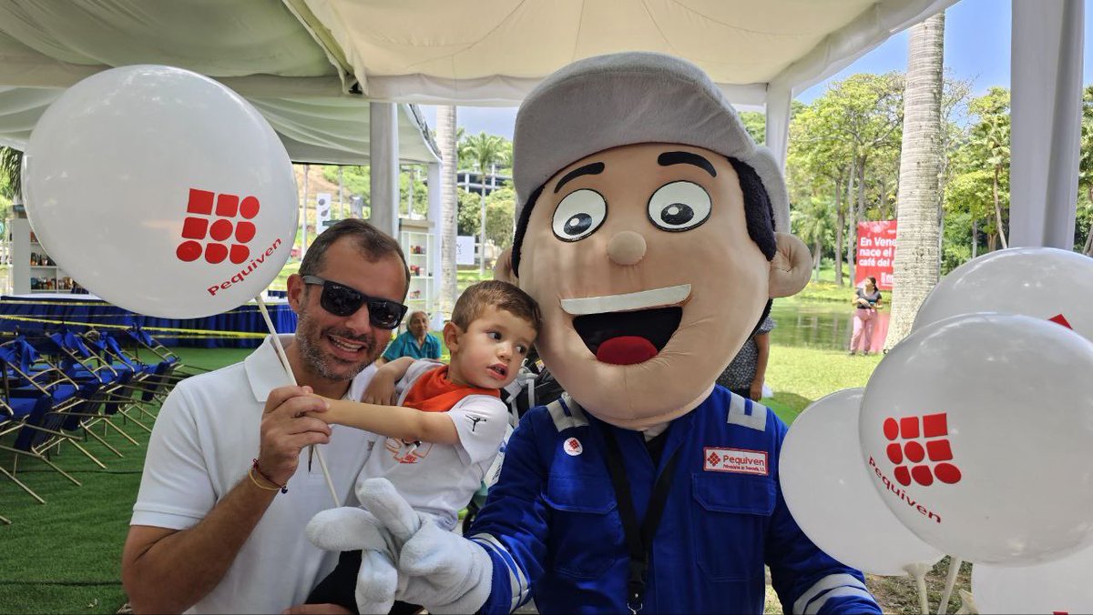 PrensaPequiven's tweet photo. ✅ #Pequito continúa regalando sonrisas a los niños y niñas de la Patria.
#VivaElSemilleroDeLaPatria
@NicolasMaduro
@TellecheaRuiz https://t.co/JaVA1Y0CwL