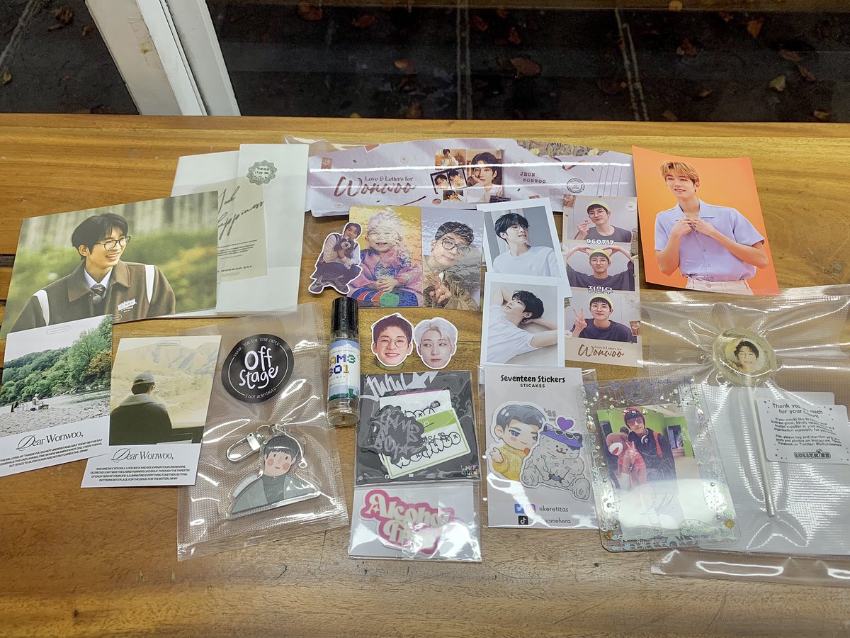 pretty pretty ng kit inclusions thankkyyy <a href="/huihuimarket/">Huihui Market</a>! 

thank you also for these wonwoo goodies: <a href="/keretitas/">Keretitas</a> <a href="/innerchildstds/">Inner Child Studios</a> <a href="/offstagestudios/">Offstage Studios</a> <a href="/NEVERMINDMNL/">NEVERMINDMNL is Loading... 🛠</a> <a href="/lollykissstore/">LollyKiss 🍭😘✨</a> <a href="/NextToploader/">Asia's Next Toploader</a> <a href="/svt_scents/">SVT Scents • Weekend Shipping 📦</a> 💓 

#LoveandLettersforJWW