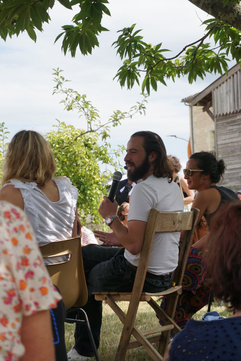 Mr. Shuffle (@mr_shuffle) on Twitter photo Jolie première fois au <a href="/FestJournalisme/">Festival international de journalisme</a> dans mon Lot-et-Garonne natal. Je retiendrai l'humanité de Laurence Geai et Louis Witter, la découverte de Popex de la <a href="/RevueFarOuest/">Revue Far Ouest</a> , le pragmatisme de Maryse Burgot et le storytelling roublard de Fabrice Drouelle. Jolie première fois au <a href="/FestJournalisme/">Festival international de journalisme</a> dans mon Lot-et-Garonne natal. Je retiendrai l'humanité de Laurence Geai et Louis Witter, la découverte de Popex de la <a href="/RevueFarOuest/">Revue Far Ouest</a> , le pragmatisme de Maryse Burgot et le storytelling roublard de Fabrice Drouelle.