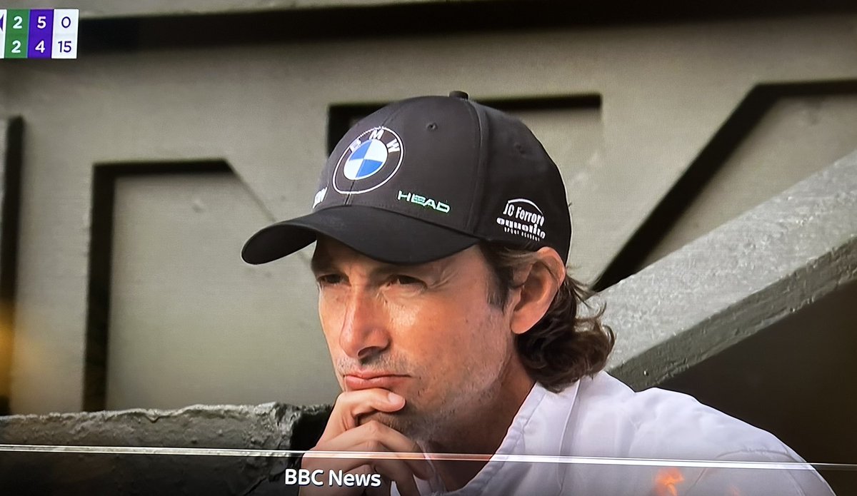 Surely there’s no need for instructions, he knows it’s for his head. #Wimbledon