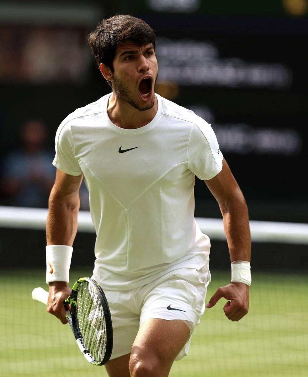 mundodotenispod's tweet photo. WIMBLEDON TEM UM NOVO REI

CARLOS ALCARAZ GARFIA É CAMPEÃO DE WIMBLEDON. 3 SETS A 2 https://t.co/AbLFlzNNKX