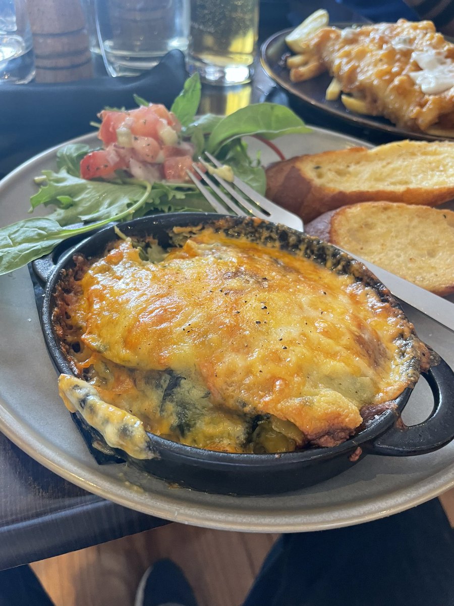 ArRobbo71's tweet photo. Waterfront restaurant Anstruther
#haggis bonbons&smoked haddock #lasagne Outpuckingstanding
#NBU on tour…
#universalworks #saucony #albam #postal #anstruther #sixfingers https://t.co/bwPrwAog6l