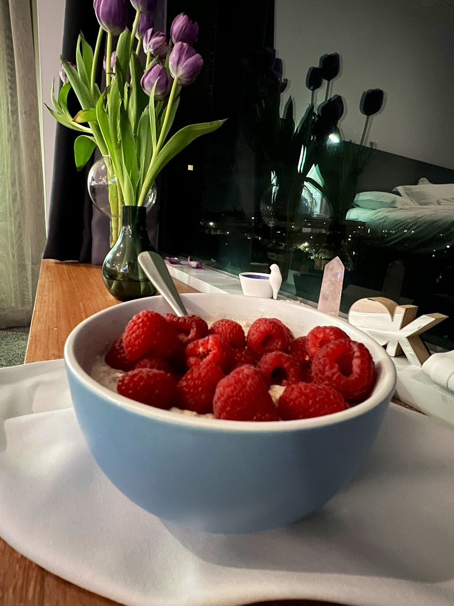 natalichka's tweet image. ….&amp;amp; this now!

such sweet comfort is gracefully received with gratitude….
it is a new moon
know your blessings
manifest your world!!

☁️🌚💜💎