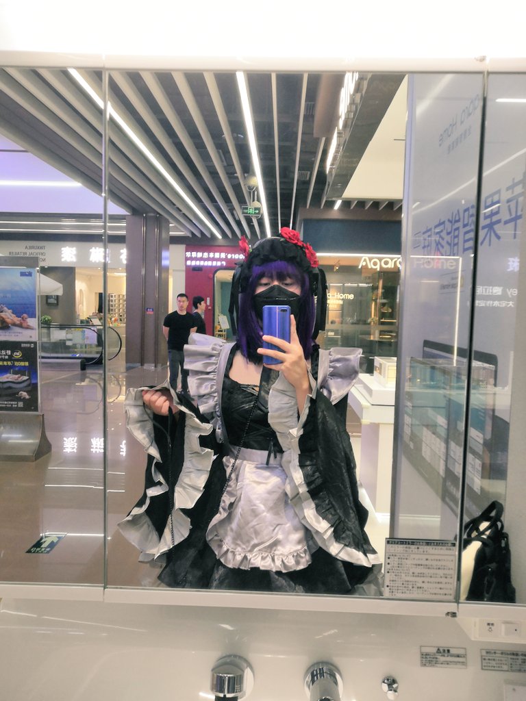 只有二次元才会在大热天穿这么多orz
#广州萤火虫 #漫展 #更衣人偶