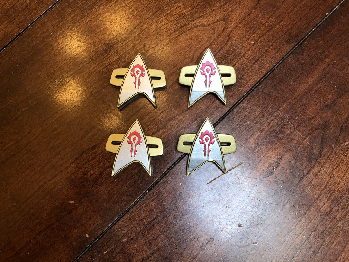 GeekToyLove's tweet photo. Finsihe dip these 4 Horde combadges, 2 magnetic and 2 pin backs.
#2023Commissions #GeekDen https://t.co/md3hvYqiuq