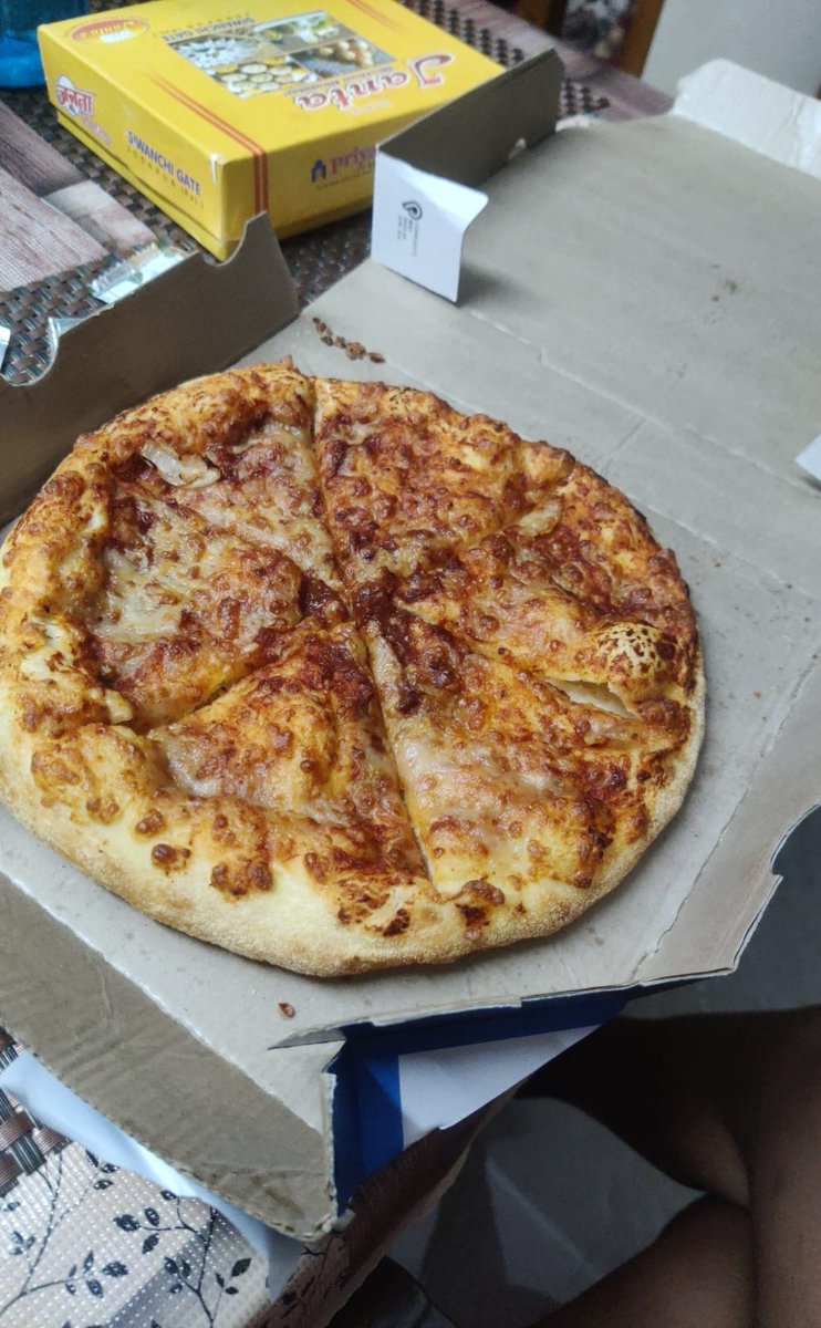 SourabhMathurSM's tweet photo. @zomato @dominos_india  this is worst ever they have send pizza cold and after deliver it after 3 hrs , this is very bad and you all need to look into it and no updates where there infact store mobile number was switch off , this is pathetic @dominos https://t.co/yI8fzlvhjf