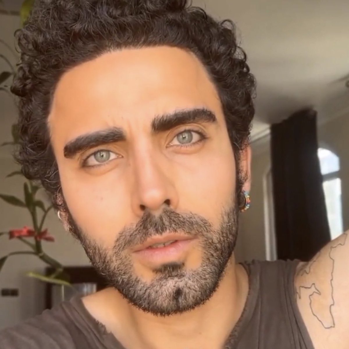 sarahraviani's tweet photo. #MohammadSadeghi bravely spoke out against the mistreatment of Iranian women via social media.

Today, he was attacked in his home by regime forces. They broke in and ultimately arrested him.

The ongoing plight of Iranians under the Islamic Regime is marked by constant terror. https://t.co/WdA4rPJJ7o