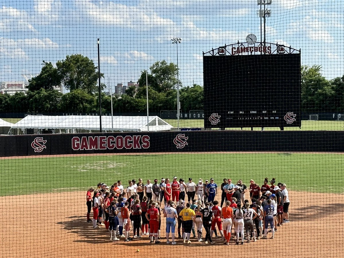cam_shank's tweet photo. Loved the outfield drills we did in this camp. Learned a lot of new things I can work on. Thank you @GamecockSoftbll for having me, and @KatieRepole with helping with the fielding work! @14uChaos https://t.co/ikSs4mJpgd