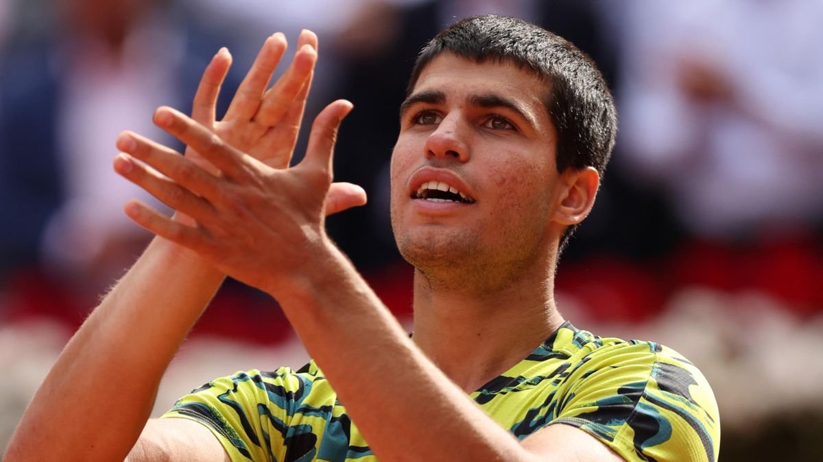ArobaseGiovanny's tweet photo. Être si fort aussi jeune et remporter une finale face à un voir le plus grand joueur de tennis de tous les temps... Alcaraz a un avenir de malade mental, c'est magnifique

Encore un énorme gg à Djokovic que je trouve gigantesque sur tellement d'aspect

👏👏 https://t.co/F0hS3mGo1Z