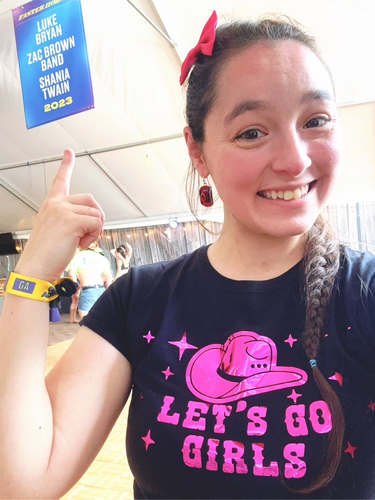 Katilynn_Moss13's tweet photo. DAY 3: BACK TO THE 90s 💕💗💖💞💓🌸💅 #fasterhorses2023 #fasterhorses #letsgogirls #linedancingwithjenergy #partyofthedecade #shaniatwain https://t.co/NjJqwC7LtC