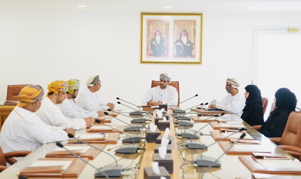 حفاظا لما تحقق من مكاسب من الفعاليات بالفترة الماضية، ثمن سعادة الشيخ المحافظ دور التقسيمات الإدارية بالمحافظة في إنجاح الفعاليات وتحقيق أهدافها، مؤكدا على أهمية مواصلة العمل تحقيقاً للنجاح المستمر.
جاء ذلك في لقاء سعادته بفريق عمل المحافظة ومديري الدوائر والأقسام ذات العلاقة.