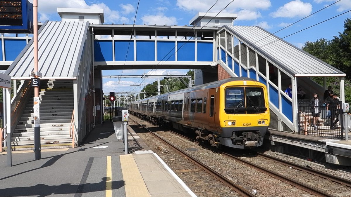 DanSpotter86's tweet image. First time At Bromsgrove!!!

Here's a shot of @WestMidRailway Class 323207+323202 arriving in to Bromsgrove for its Return trip to Lichfield Trent Valley High Level on July 7th 2023. #class323 #emu #wedtmidlandsrailway #Bromsgrove #summer2023