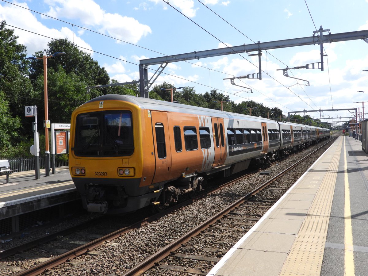 DanSpotter86's tweet image. First time At Bromsgrove!!!

Here's a shot of @WestMidRailway Class 323207+323202 arriving in to Bromsgrove for its Return trip to Lichfield Trent Valley High Level on July 7th 2023. #class323 #emu #wedtmidlandsrailway #Bromsgrove #summer2023