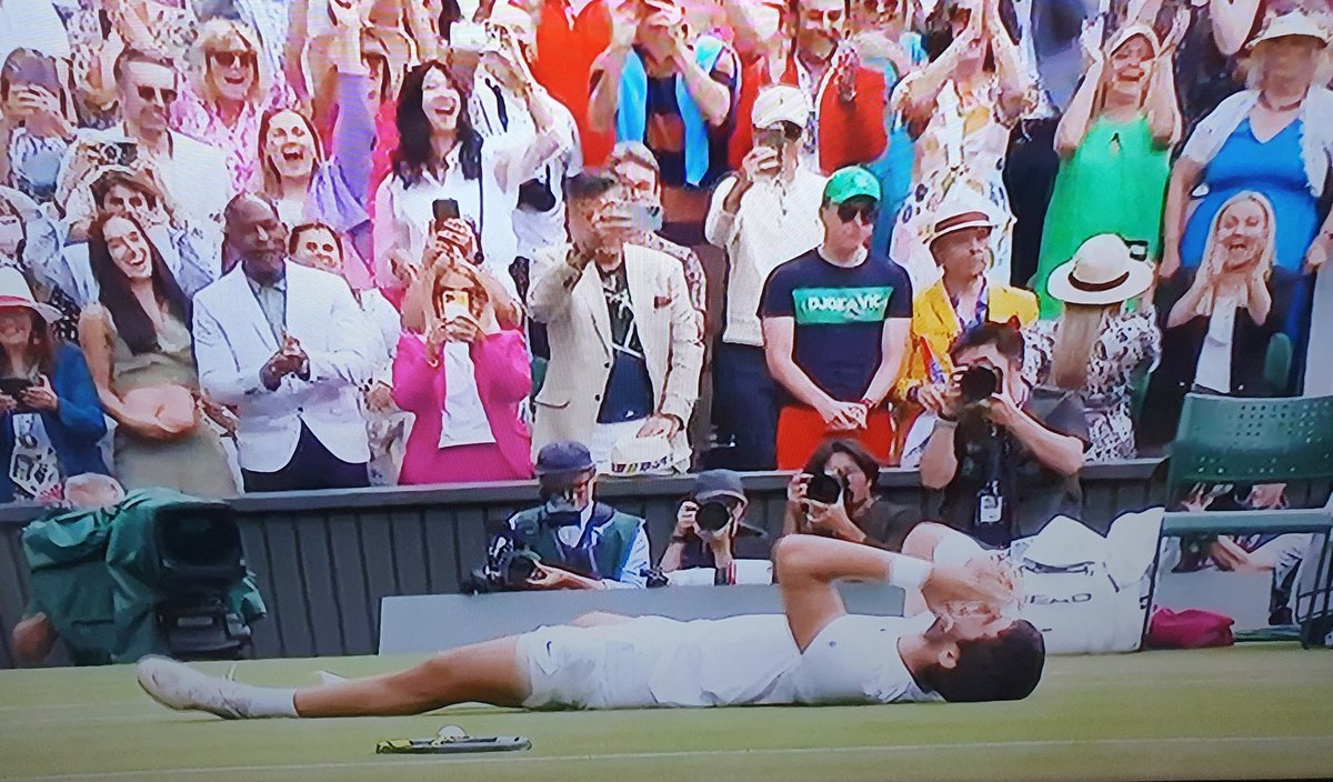 Wisiska's tweet photo. AlcaCRACK 🤟 #WimbledonFinal #LaPistaDelTenis https://t.co/zFQgOhUdq5