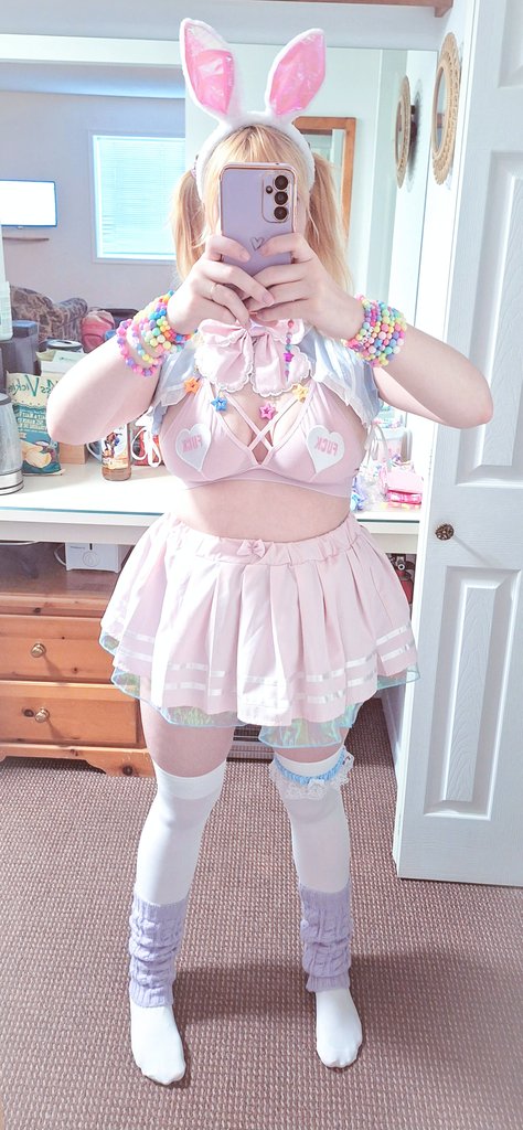 🌷 your lil bunny girl 🪻