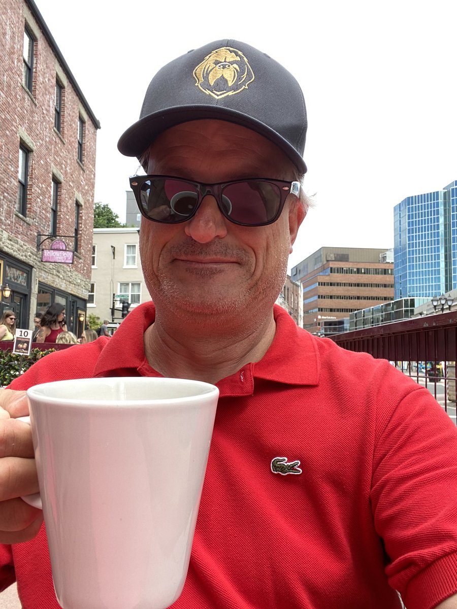 Went to the #YYT pedestrian mall for brunch at a local restaurant. Had to get our own menus, took about 20 minutes to get water. After waiting  30 minutes, &amp; asking twice if we could order, we had to throw in the towel. Not good enough.  

On the plus side, Rocket was excellent