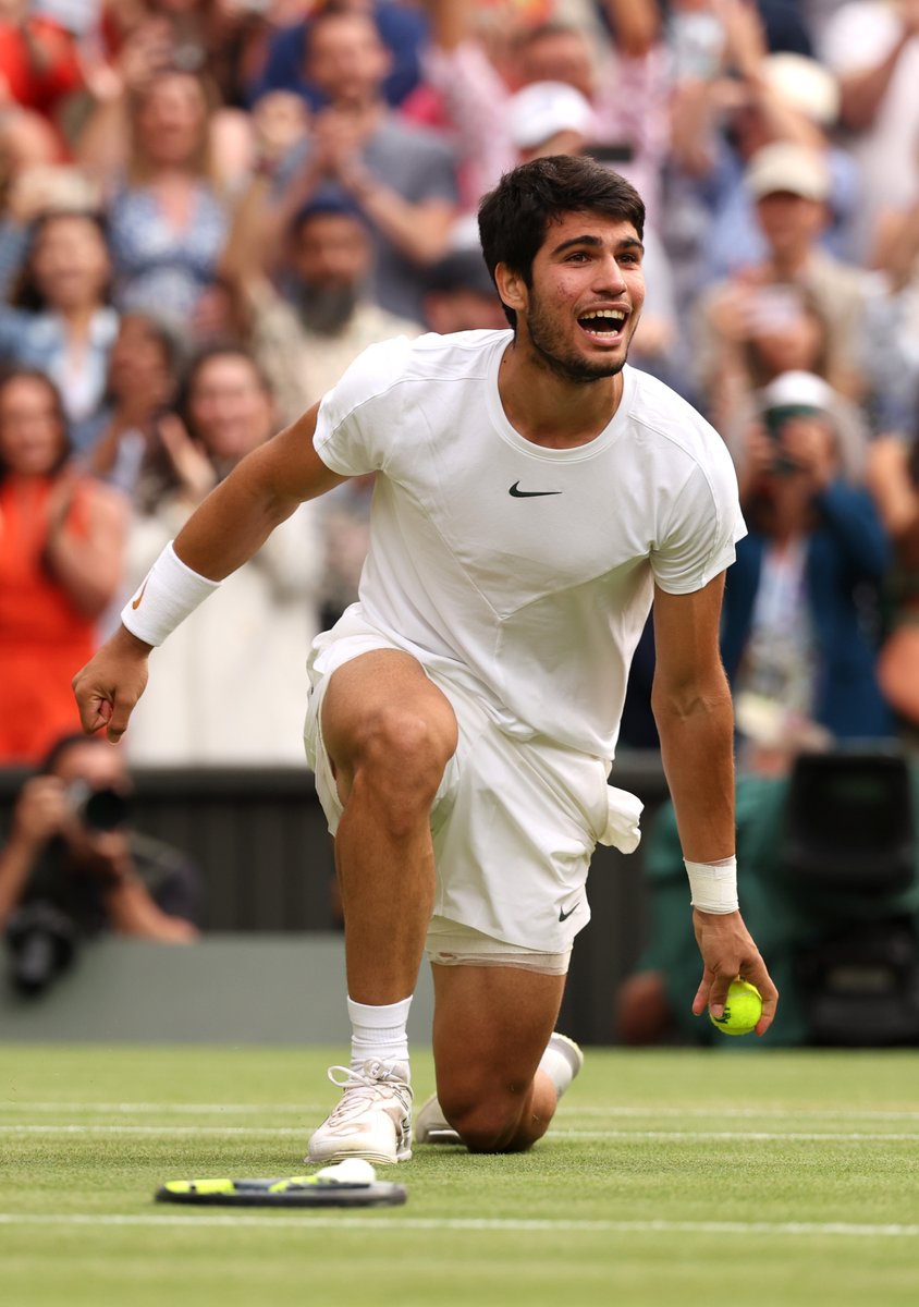 DAZN_ES's tweet photo. 🇪🇸🎾 ¡CÓMO SEGUIR LLAMÁNDOTE CARLITOS SI YA ERES DON CARLOS! ✨ Alcaraz,  CAMPEÓN de WIMBLEDON 2023!!! 🇪🇸🎾

Con sólo 20 años, levantándose de un 1-6 inicial en contra, destronando a un gigante Novak Djokovic. Manteniendo el número 1. Sumando su segundo Gran Slam 👑 https://t.co/zqfCvKIuB8