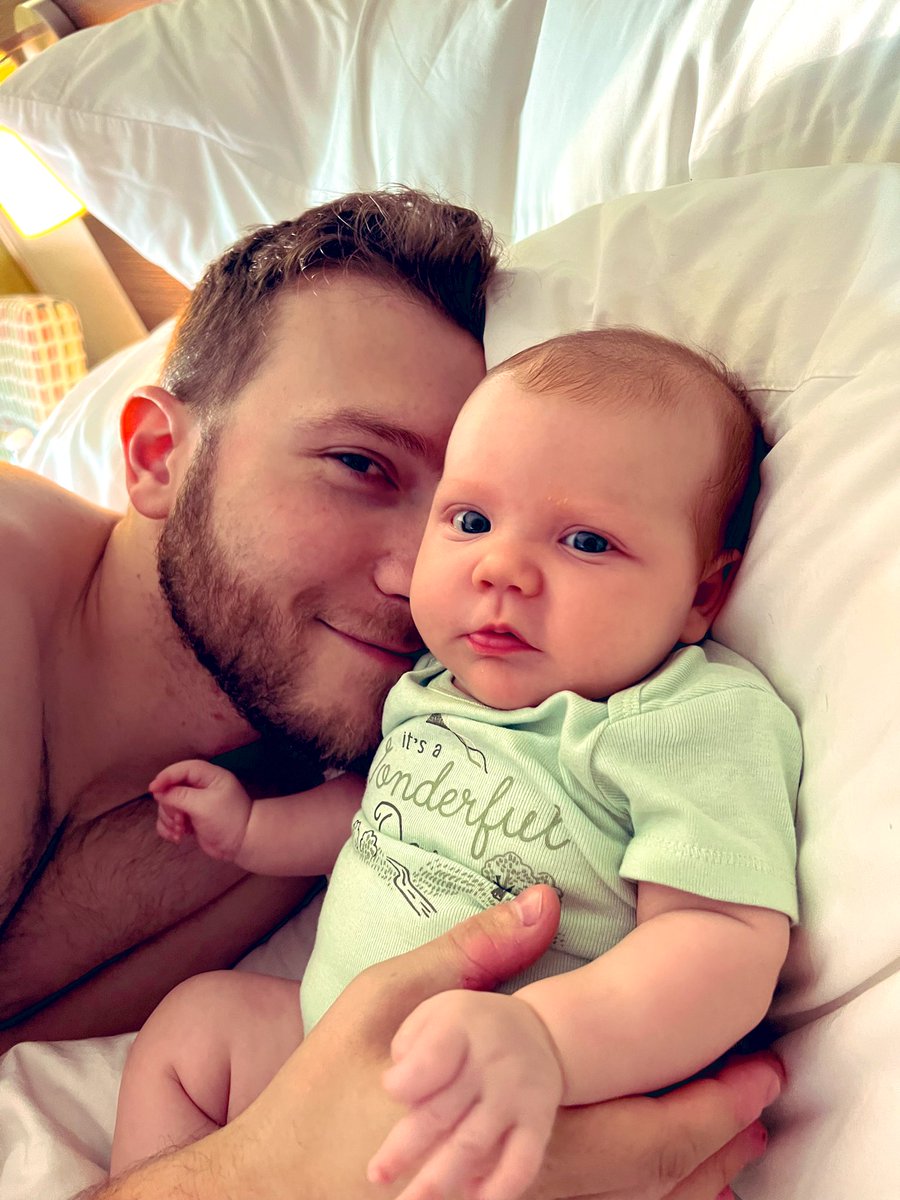 GennaDavis3's tweet photo. Pictures I take of my husband and our baby vs pictures he takes of me: https://t.co/XvOJRIrilF